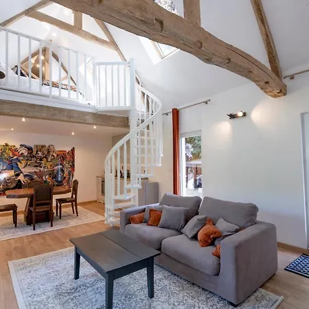 Domaine De La Course Bed & Breakfast 4*