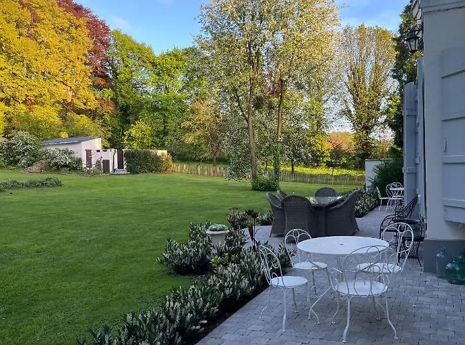 Couette-café Domaine De La Course 4*